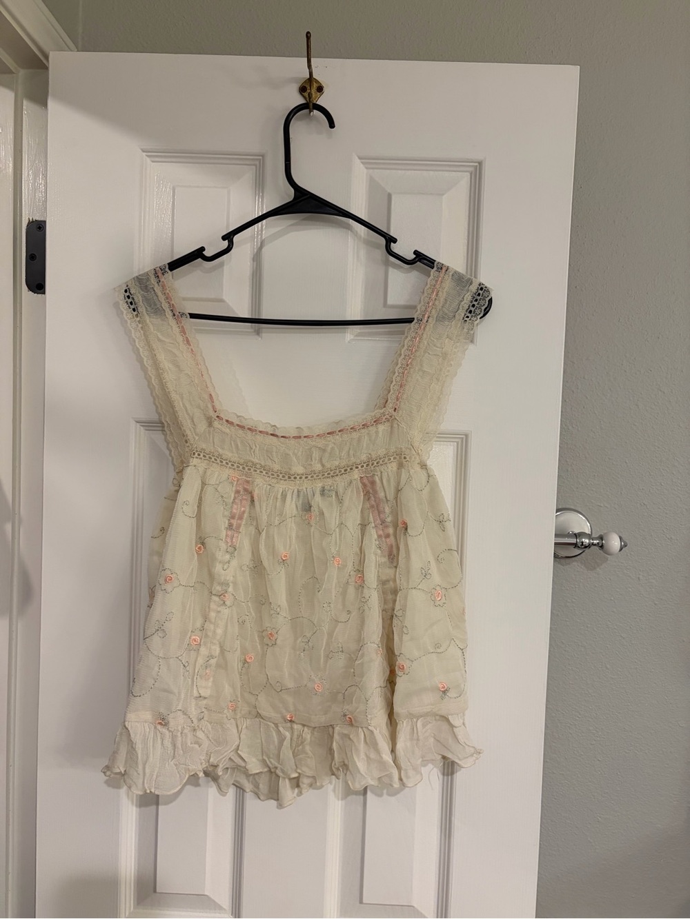 Kimchi Blue Urban Outfitters Colette Embroidered Ruffle Cami Small - Picture 7 of 7